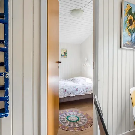 4 Bedroom Amazing In Idestrup Feriehus Bøtø By