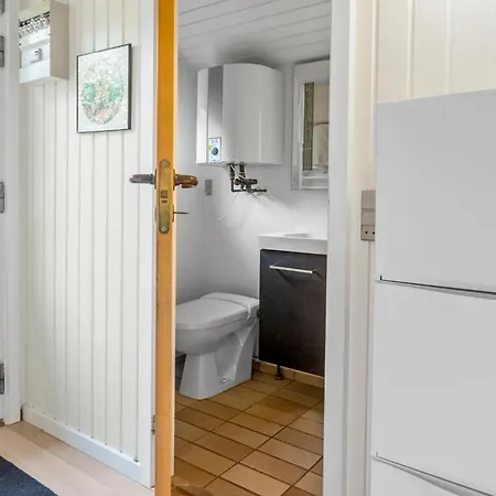 Nyaraló 4 Bedroom Amazing In Idestrup Bøtø By