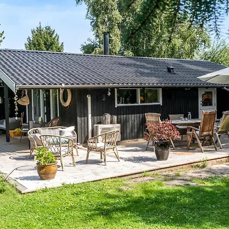 4 Bedroom Amazing In Idestrup Feriehus